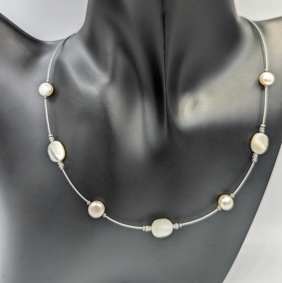 Silpada 925 mother of Pearl Freshwater Pearl floating necklace Guc - Picture 2 of 11